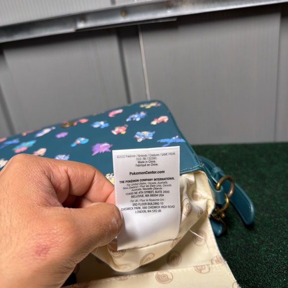 Pokemon Center Pokémon Pixel Pin Collector Shoulder Bag - Picture 9 of 11